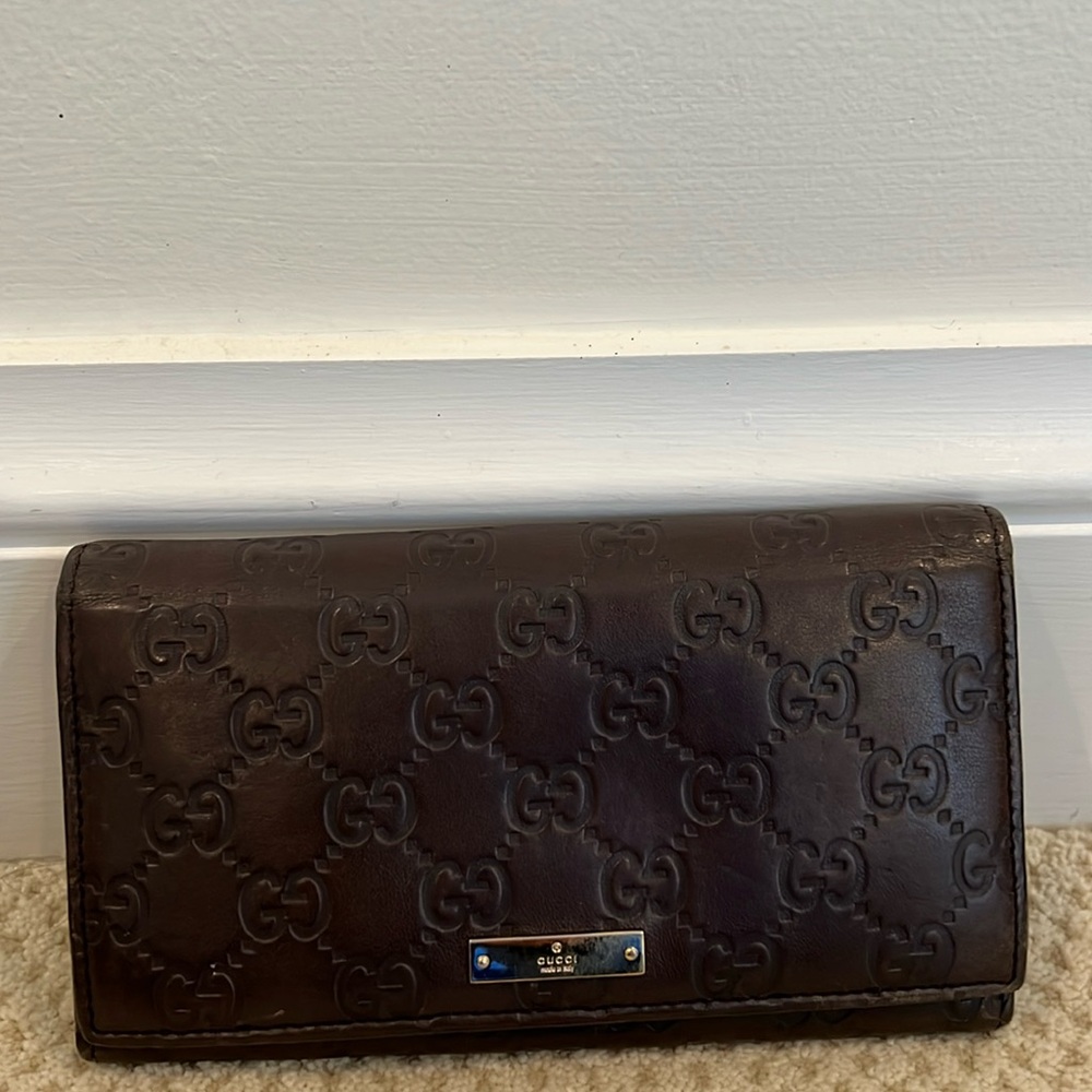 Gucci Wallet AV Show